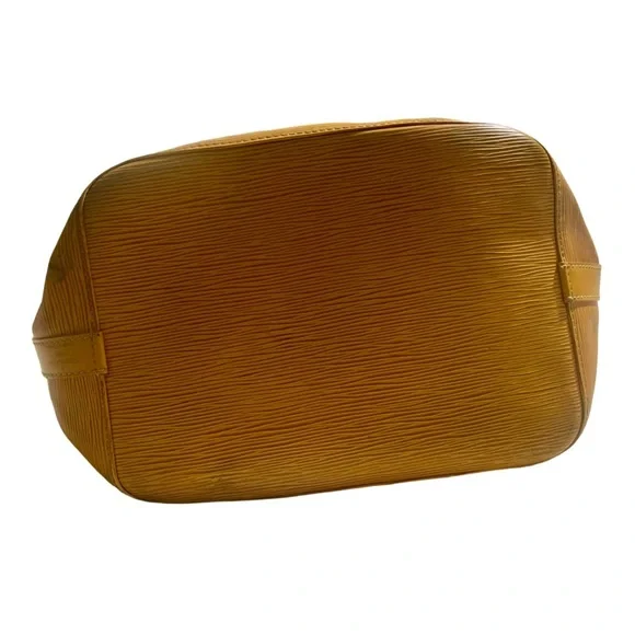 Authentic Louis Vuitton Noe Yellow Epi Leather bag 🥳 - Picture 6 of 12